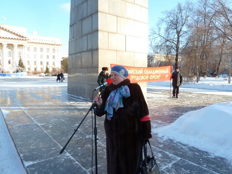 Татьяна Разумовна Целых выступает на митинге памяти В.И. Ленина